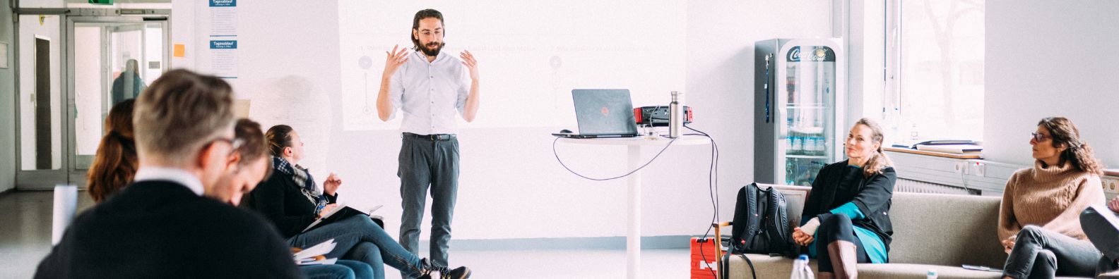 5-Finger-Retro_Banner_Chris Schiebel