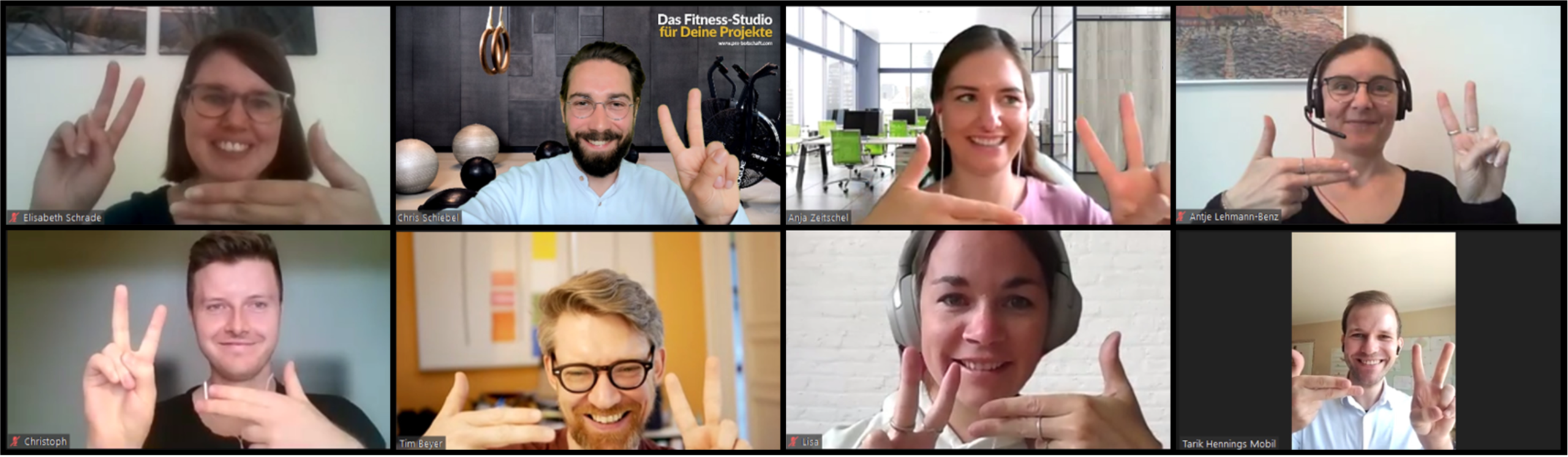 Einige Mitlgieder vom Fintess-Studio für Projektleitende befinden sich gemeinsam in einem Video Call.
